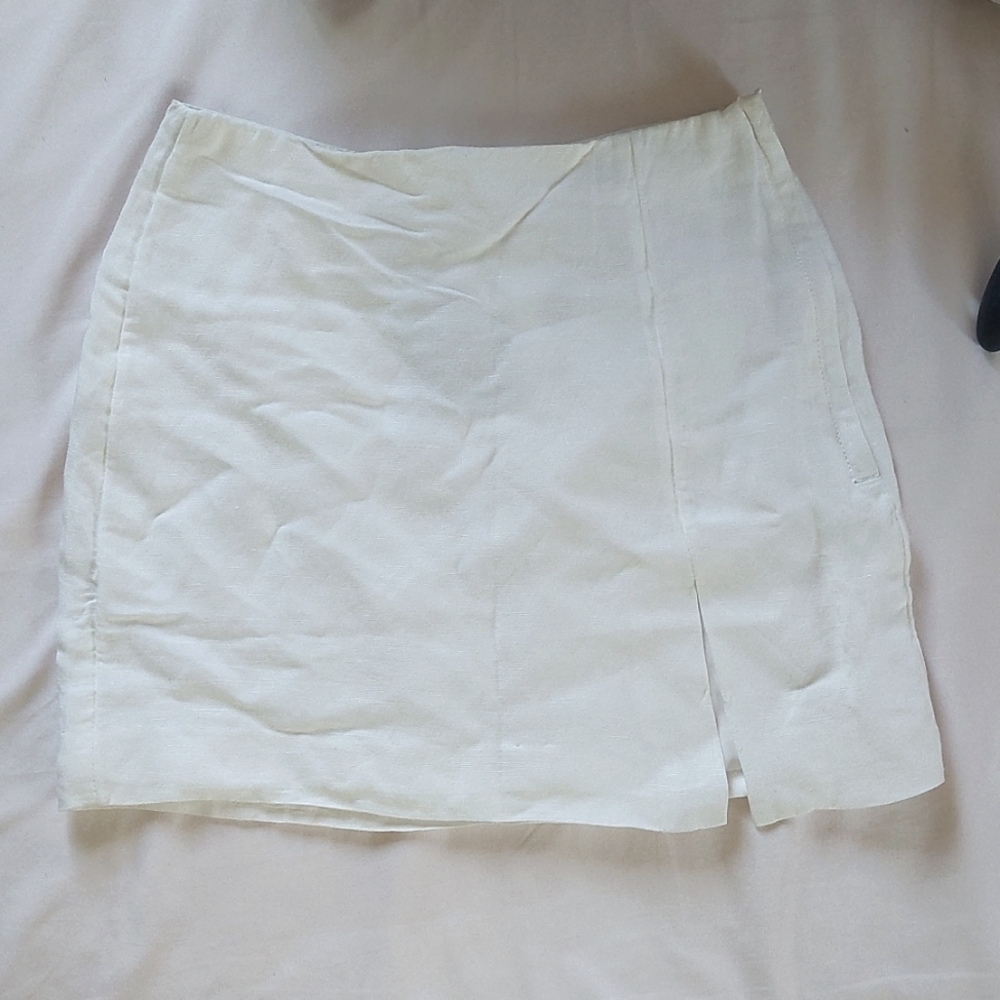 White skirt w/thigh slit